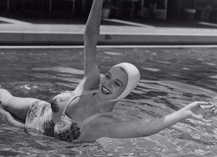 8b20-21542 beautiful and shapely Carole Landis in swimsuit on the diving  board 8